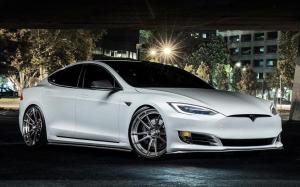 Tesla Model S on ADV.1 Wheels (ADV5.2 M.V2 SL) 2018 года